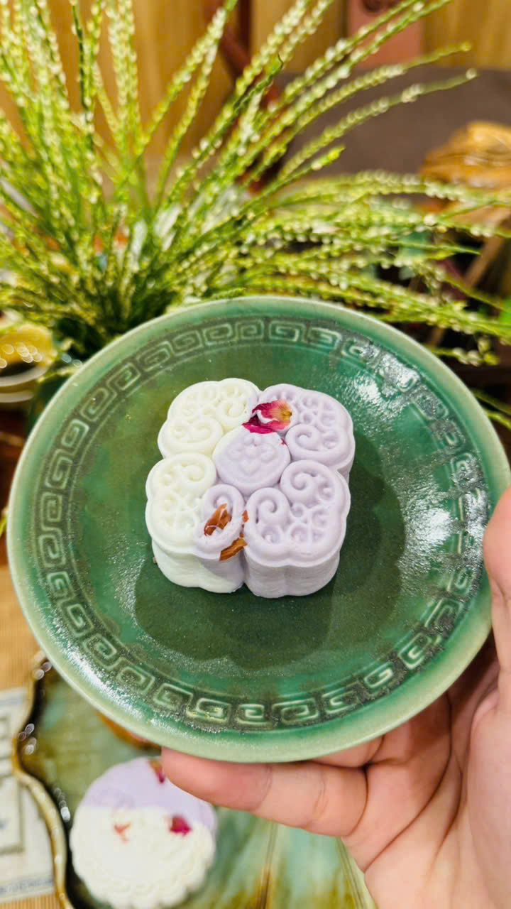 Bánh trung thu vị Mơ Tây Hoàng Kim Hạt Chia 75gr